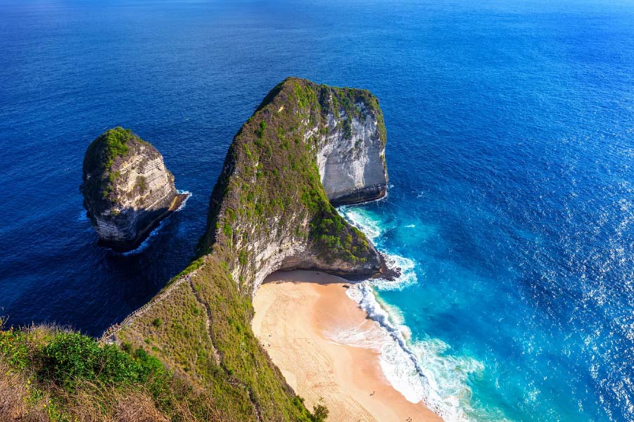 Exploring the Enchanting Nusa Islands